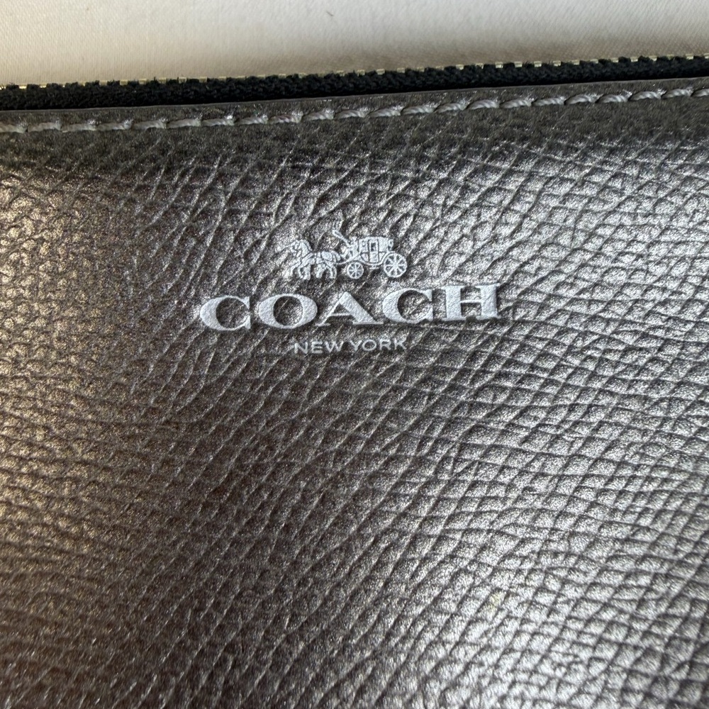 COACH Silver Pewter  Metallic Leather Zipper Wallet Wristlet
$199 
Authentic - Picture 2 of 11